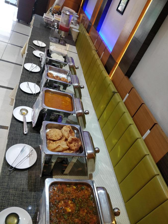 Hotel Royal Shelter Vapi Exterior photo
