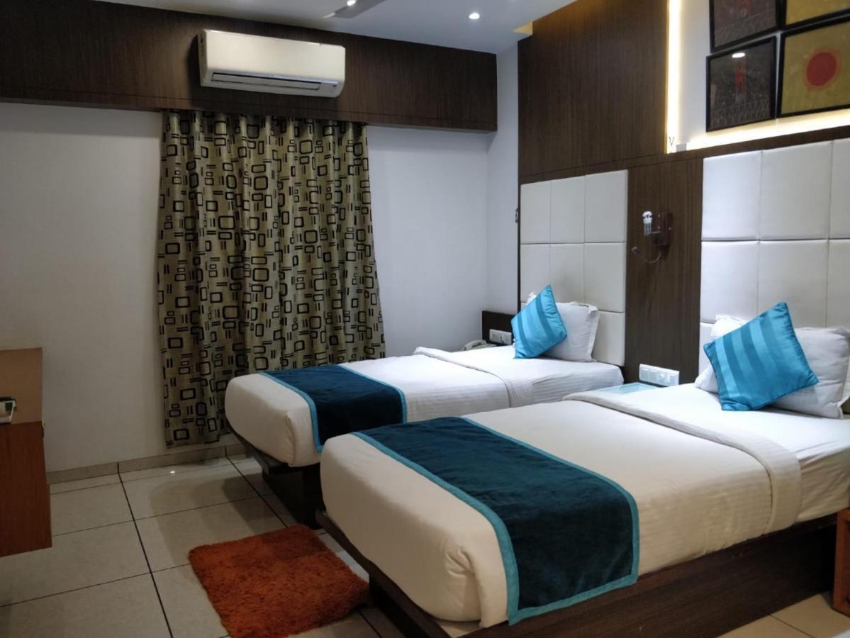 Hotel Royal Shelter Vapi Exterior photo