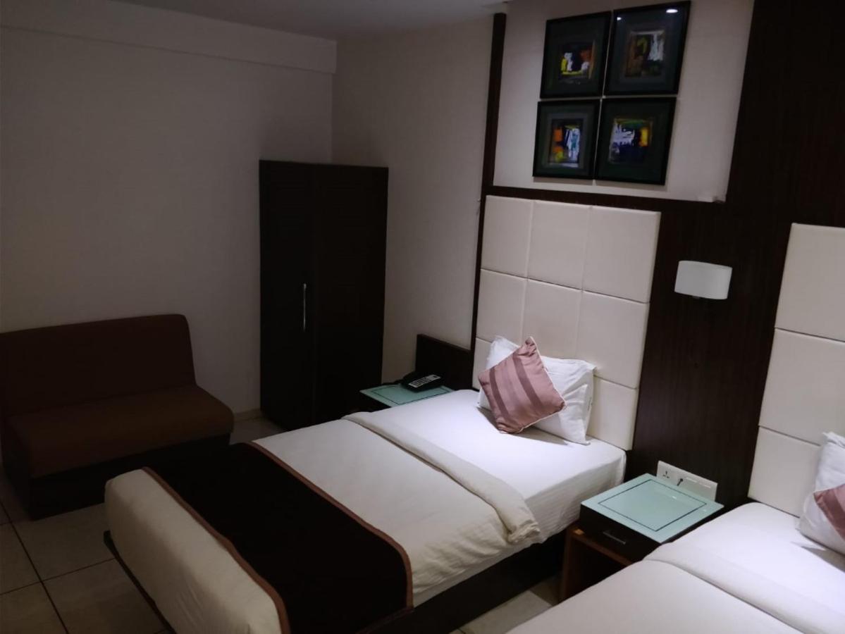 Hotel Royal Shelter Vapi Exterior photo