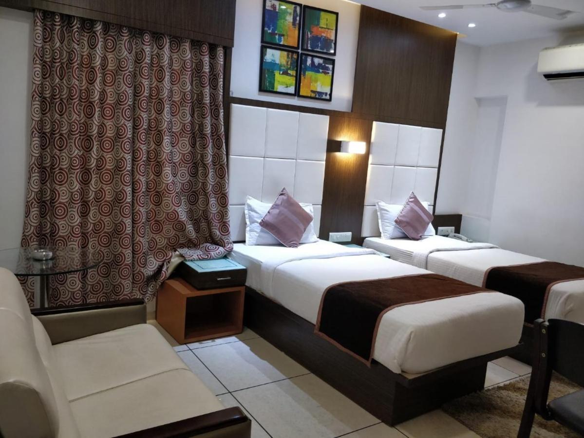 Hotel Royal Shelter Vapi Exterior photo