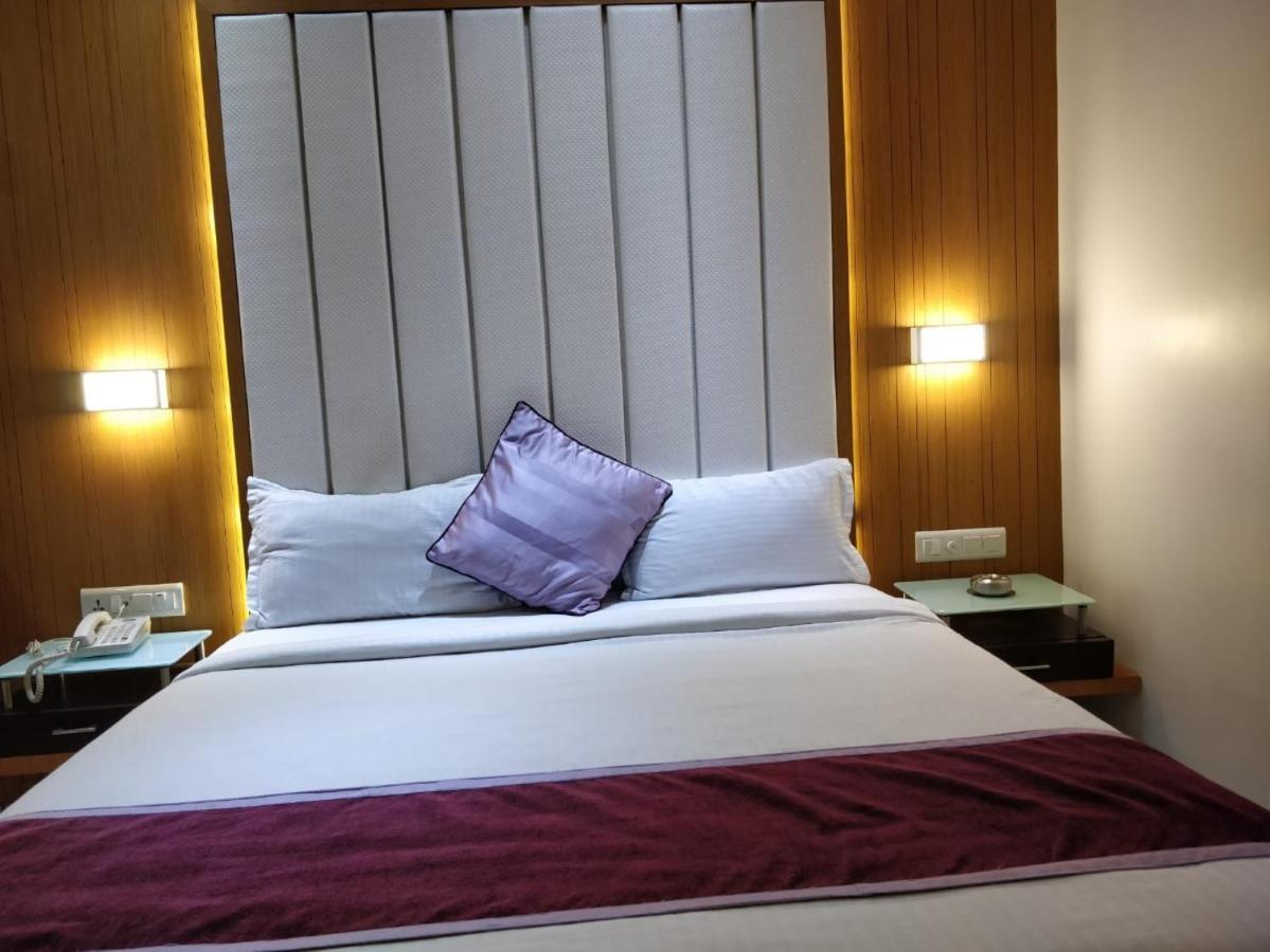 Hotel Royal Shelter Vapi Exterior photo