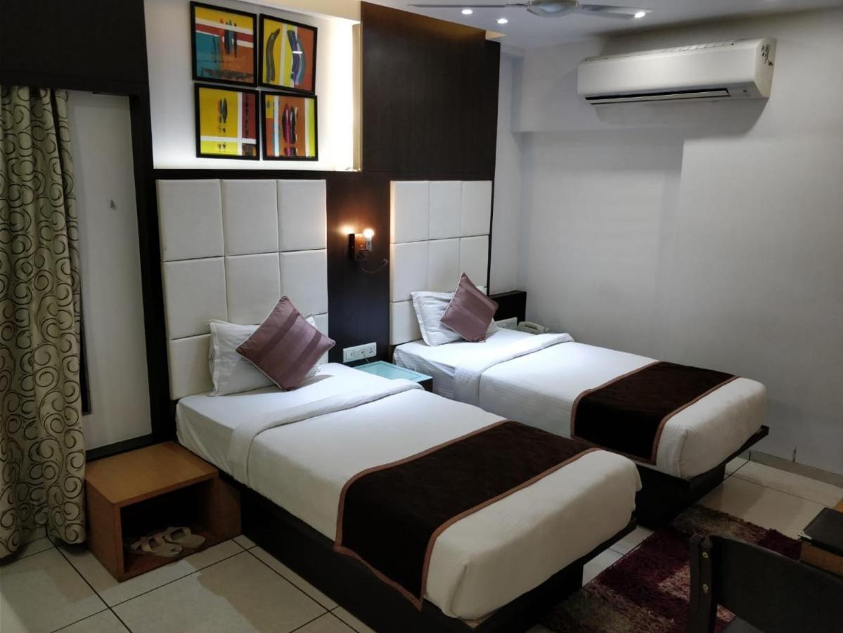 Hotel Royal Shelter Vapi Exterior photo