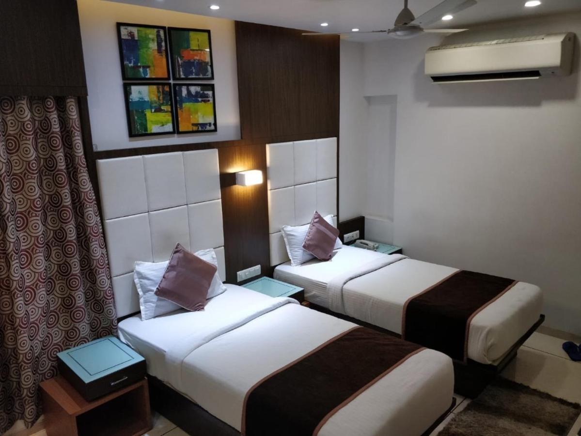 Hotel Royal Shelter Vapi Exterior photo