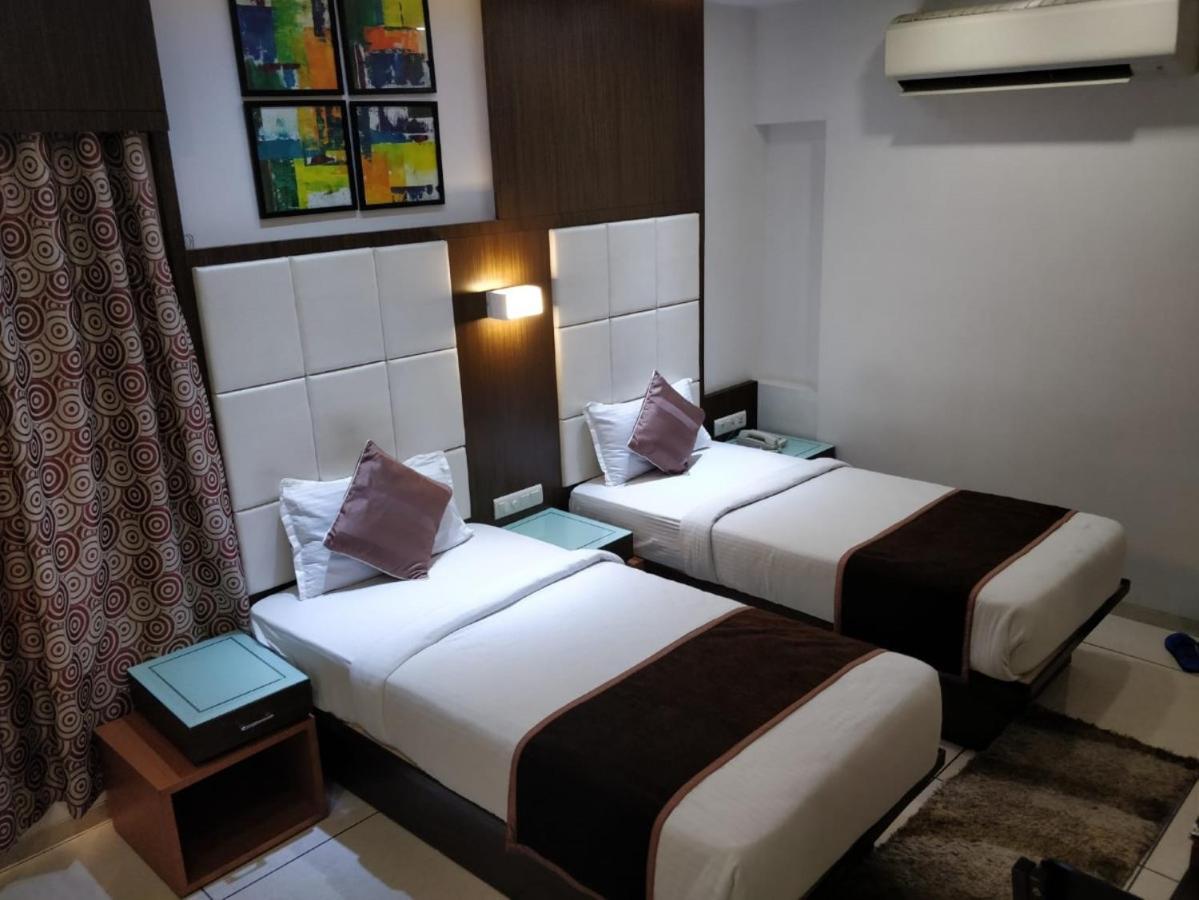 Hotel Royal Shelter Vapi Exterior photo