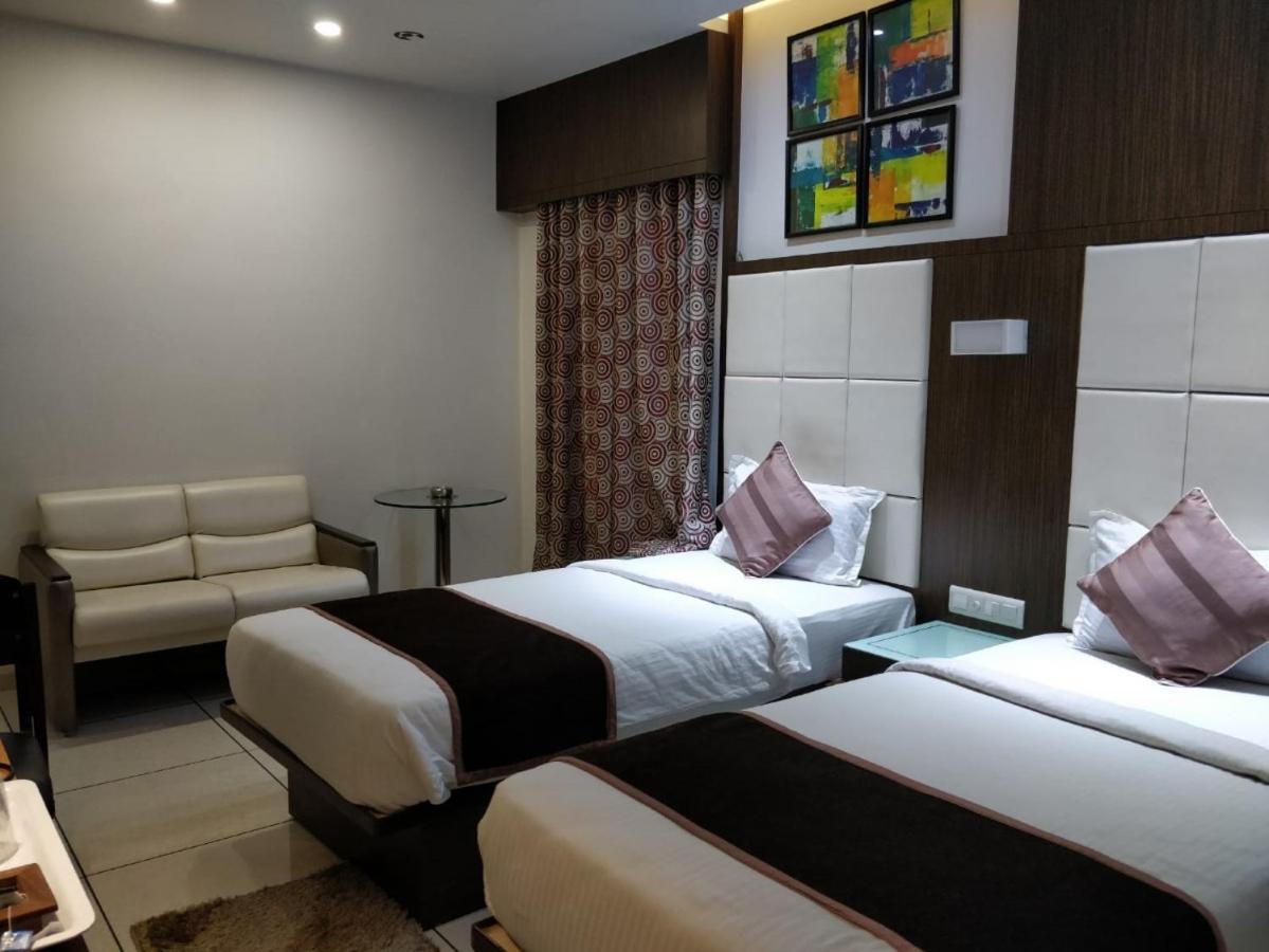 Hotel Royal Shelter Vapi Exterior photo