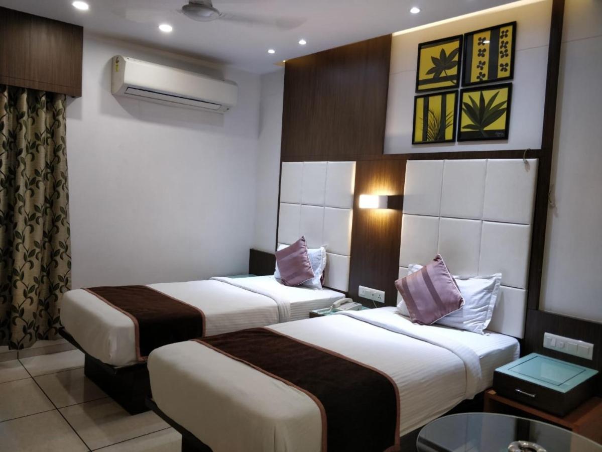 Hotel Royal Shelter Vapi Exterior photo
