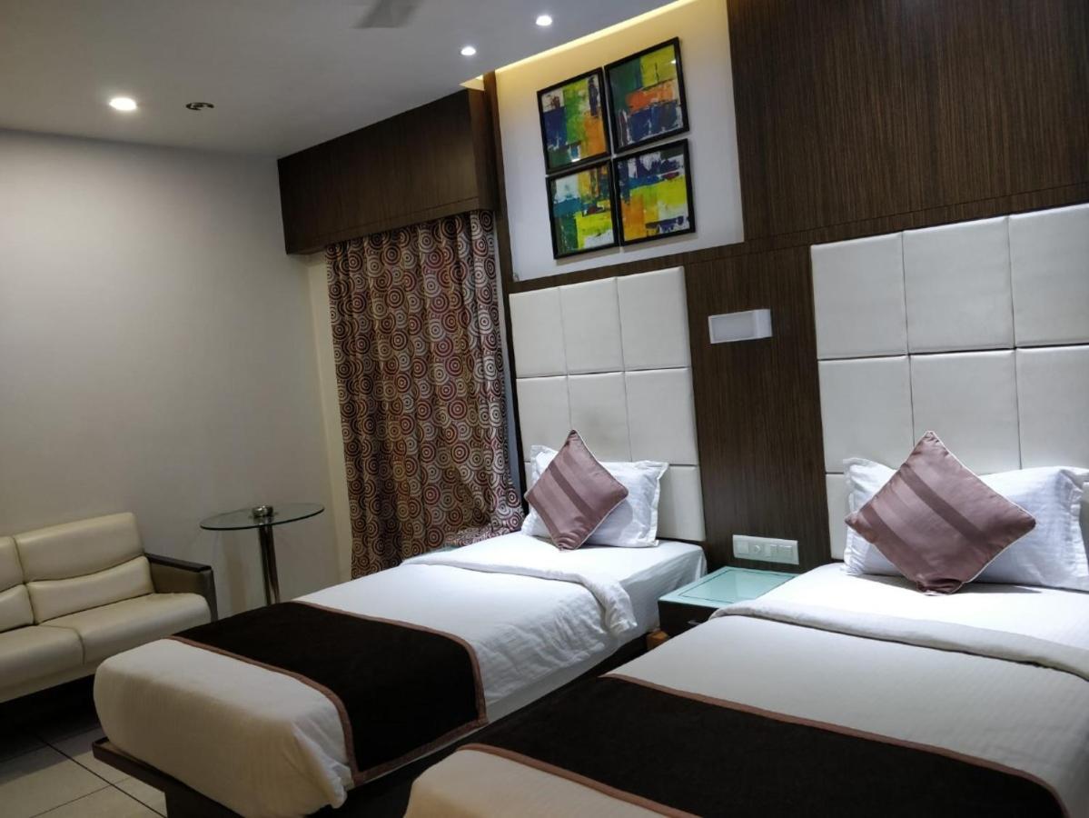 Hotel Royal Shelter Vapi Exterior photo