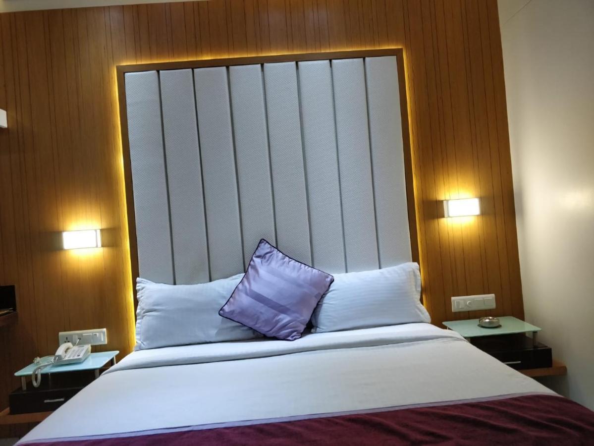 Hotel Royal Shelter Vapi Exterior photo