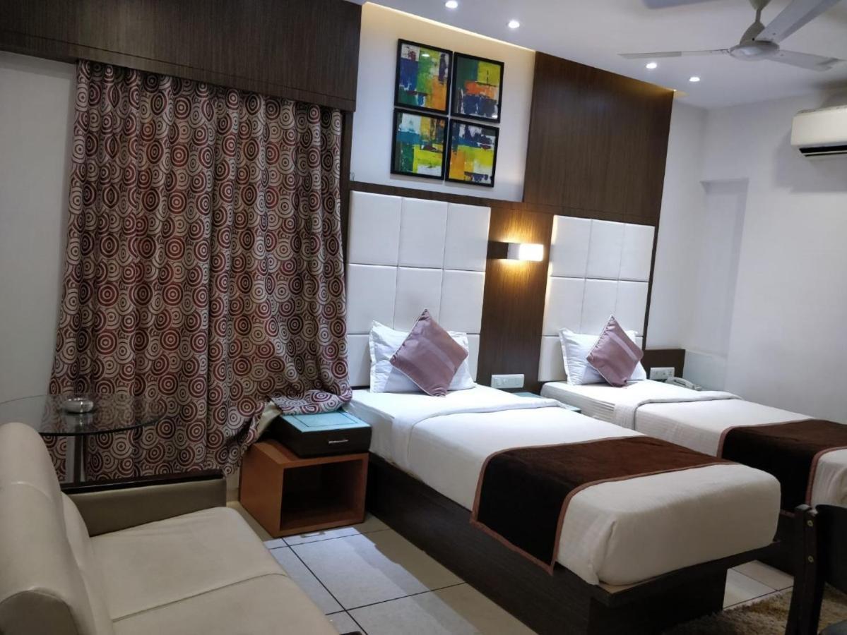 Hotel Royal Shelter Vapi Exterior photo