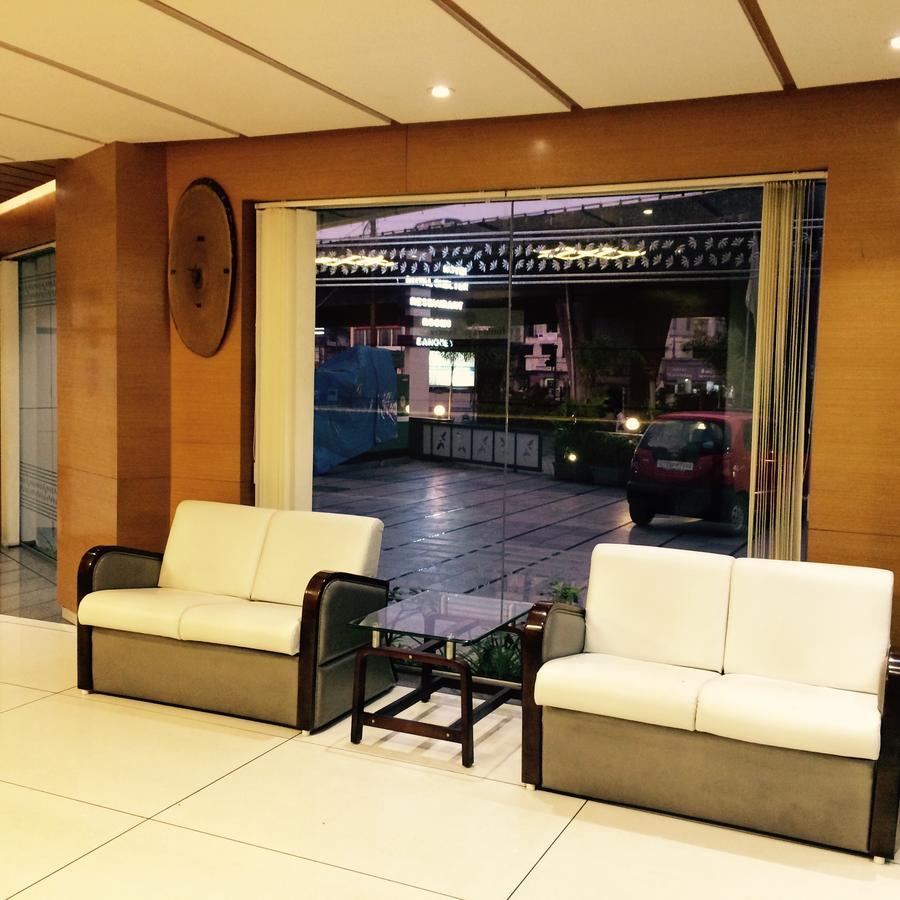 Hotel Royal Shelter Vapi Exterior photo