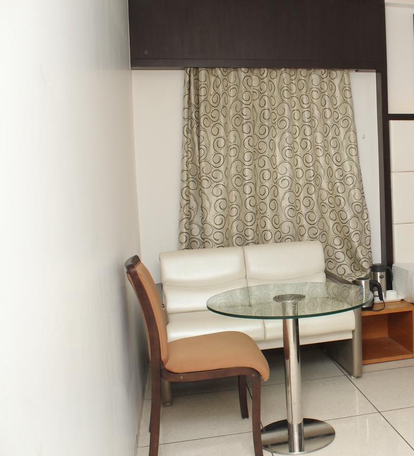 Hotel Royal Shelter Vapi Exterior photo
