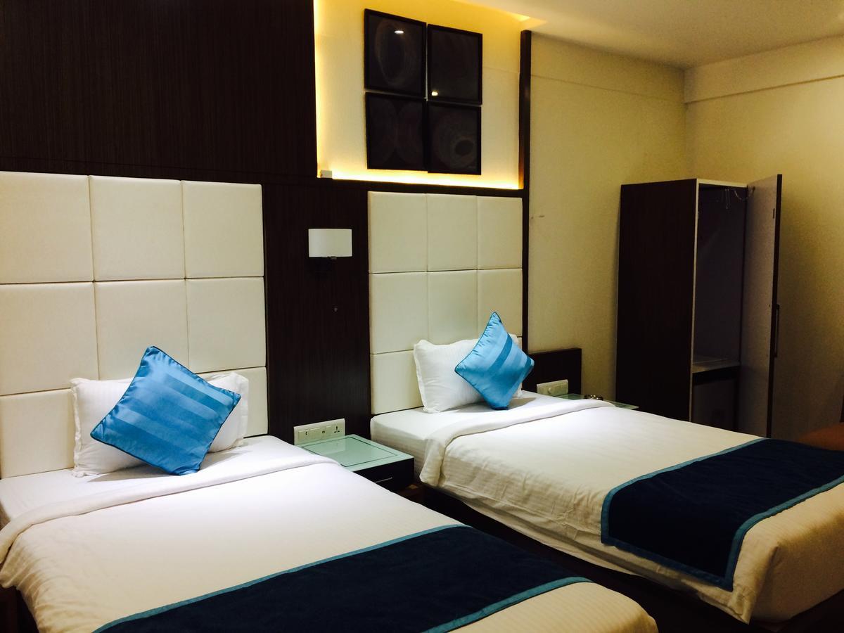 Hotel Royal Shelter Vapi Exterior photo