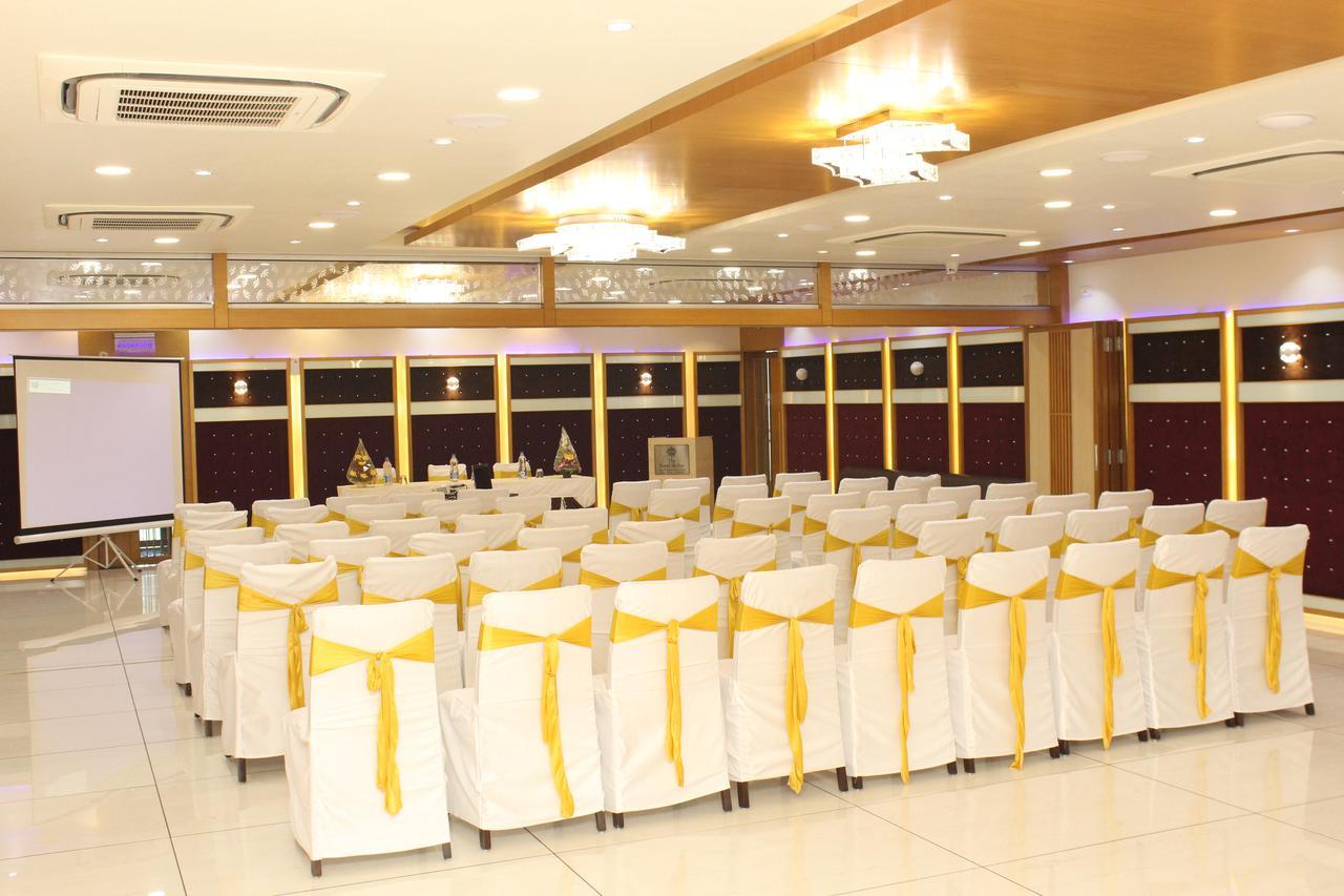 Hotel Royal Shelter Vapi Exterior photo