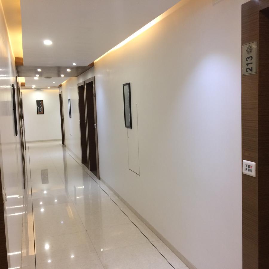 Hotel Royal Shelter Vapi Exterior photo