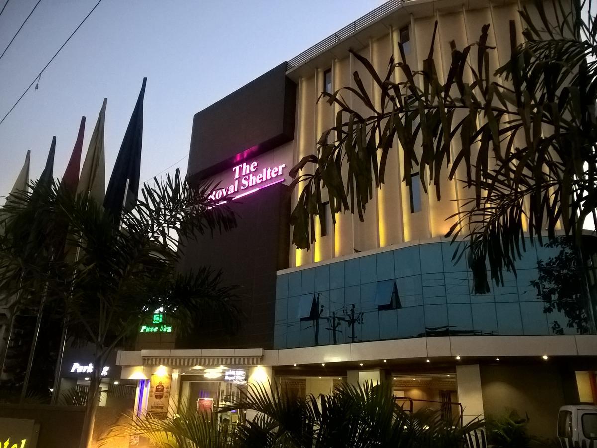 Hotel Royal Shelter Vapi Exterior photo