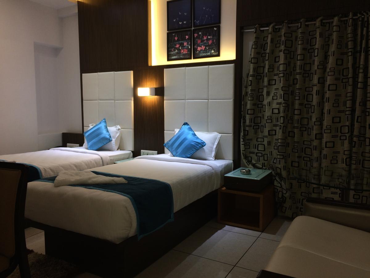 Hotel Royal Shelter Vapi Exterior photo