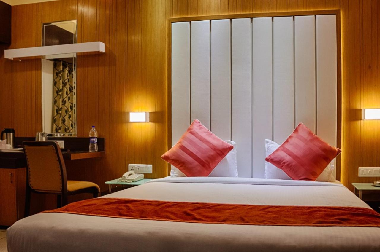 Hotel Royal Shelter Vapi Exterior photo