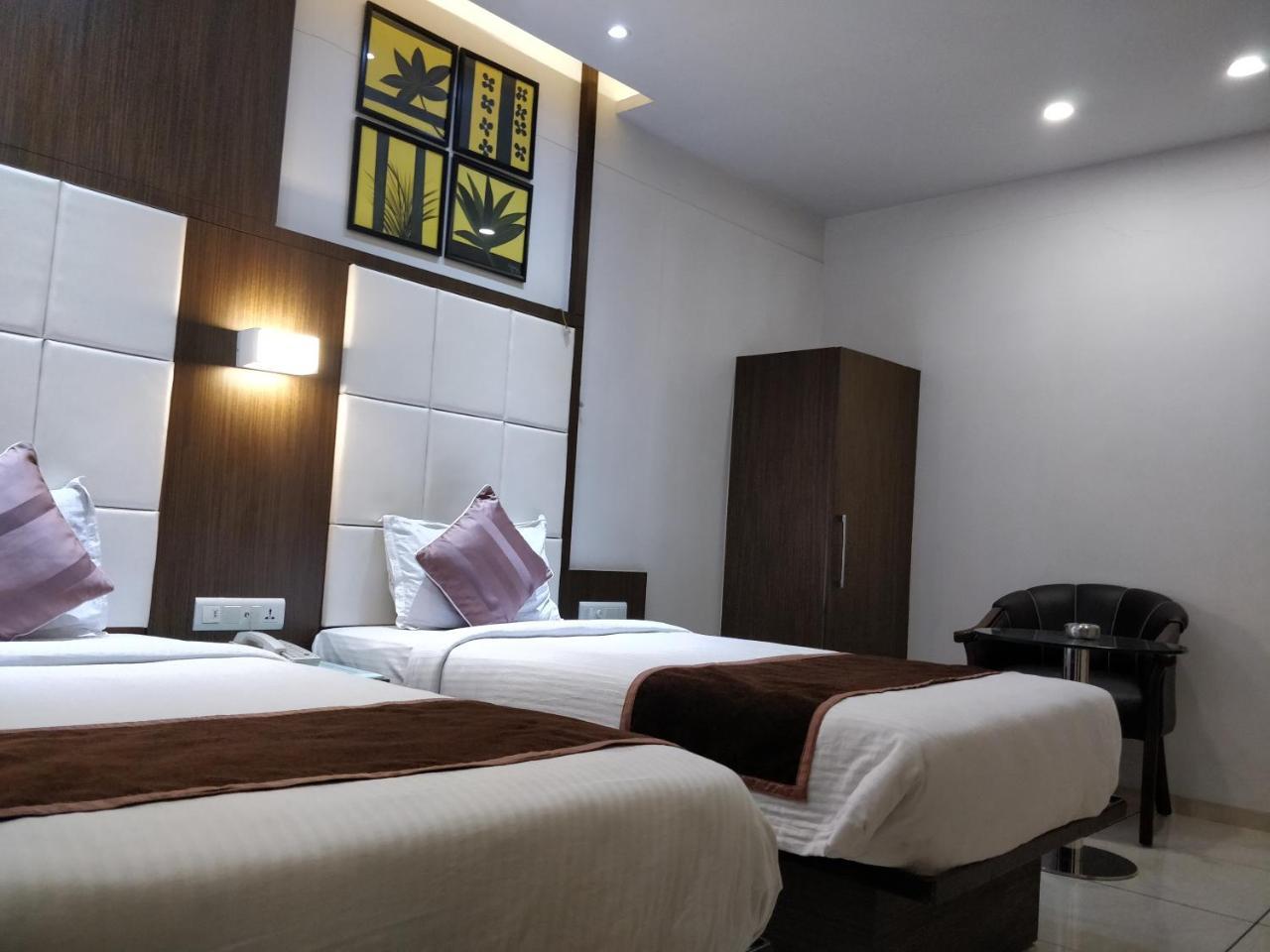 Hotel Royal Shelter Vapi Exterior photo