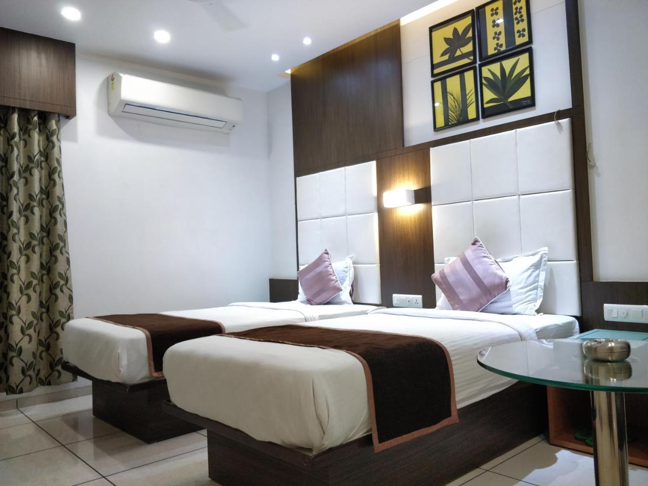 Hotel Royal Shelter Vapi Exterior photo